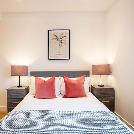 Deluxe Chic 1 2 Bed Apts Near Heathrow Legoland Windsor Sloughヴィラ エクステリア 写真