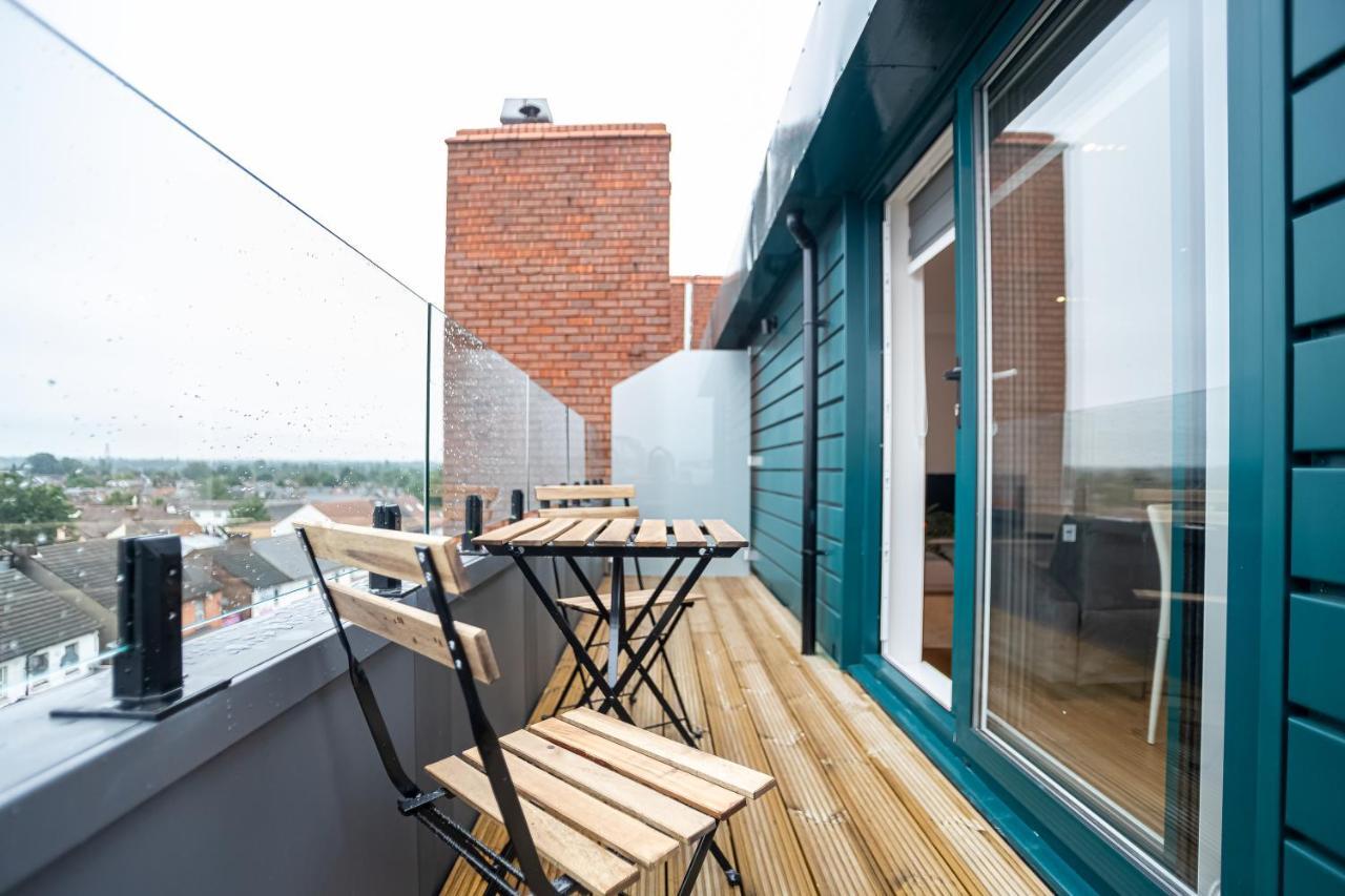 Deluxe Chic 1 2 Bed Apts Near Heathrow Legoland Windsor Sloughヴィラ エクステリア 写真