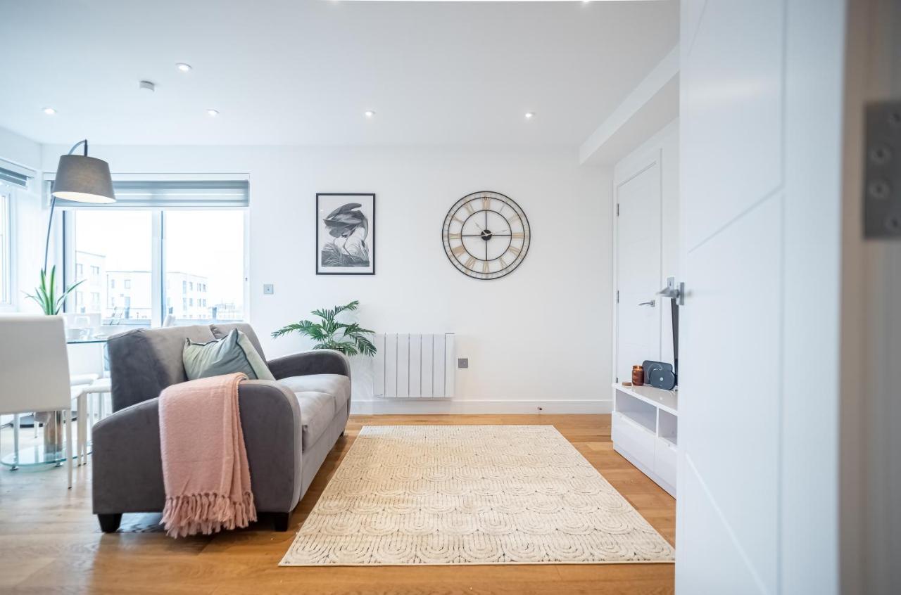 Deluxe Chic 1 2 Bed Apts Near Heathrow Legoland Windsor Sloughヴィラ エクステリア 写真