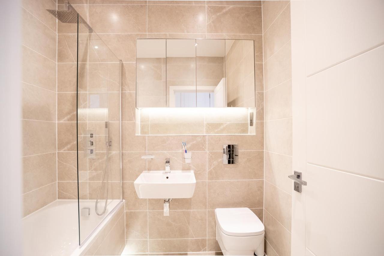 Deluxe Chic 1 2 Bed Apts Near Heathrow Legoland Windsor Sloughヴィラ エクステリア 写真