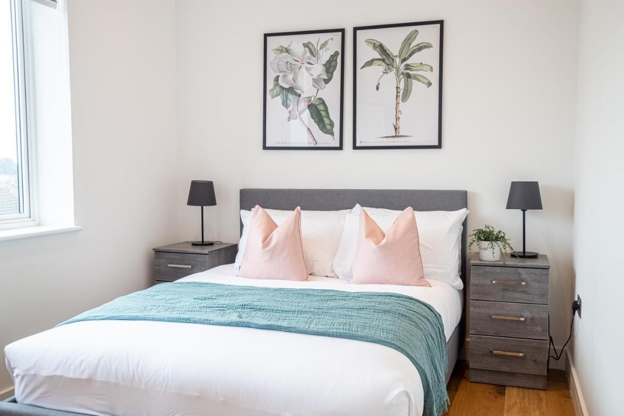 Deluxe Chic 1 2 Bed Apts Near Heathrow Legoland Windsor Sloughヴィラ エクステリア 写真