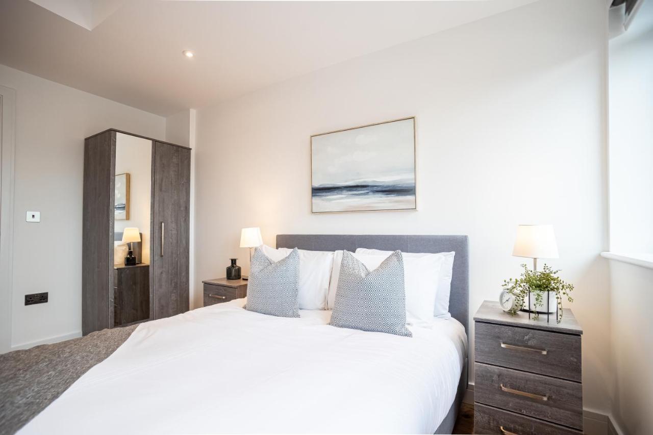 Deluxe Chic 1 2 Bed Apts Near Heathrow Legoland Windsor Sloughヴィラ エクステリア 写真