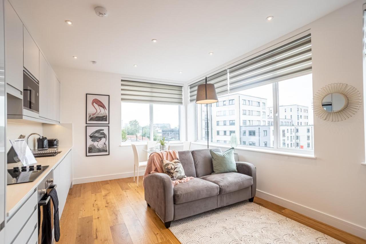 Deluxe Chic 1 2 Bed Apts Near Heathrow Legoland Windsor Sloughヴィラ エクステリア 写真