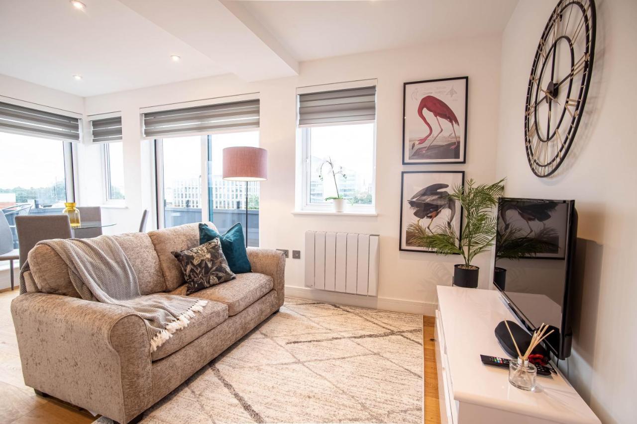 Deluxe Chic 1 2 Bed Apts Near Heathrow Legoland Windsor Sloughヴィラ エクステリア 写真