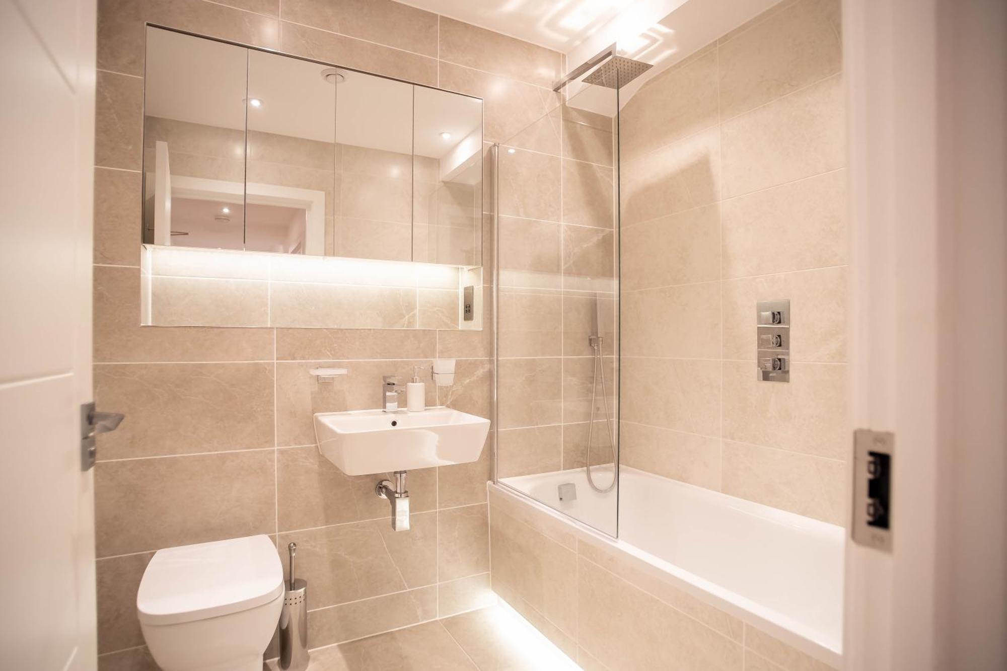Deluxe Chic 1 2 Bed Apts Near Heathrow Legoland Windsor Sloughヴィラ エクステリア 写真
