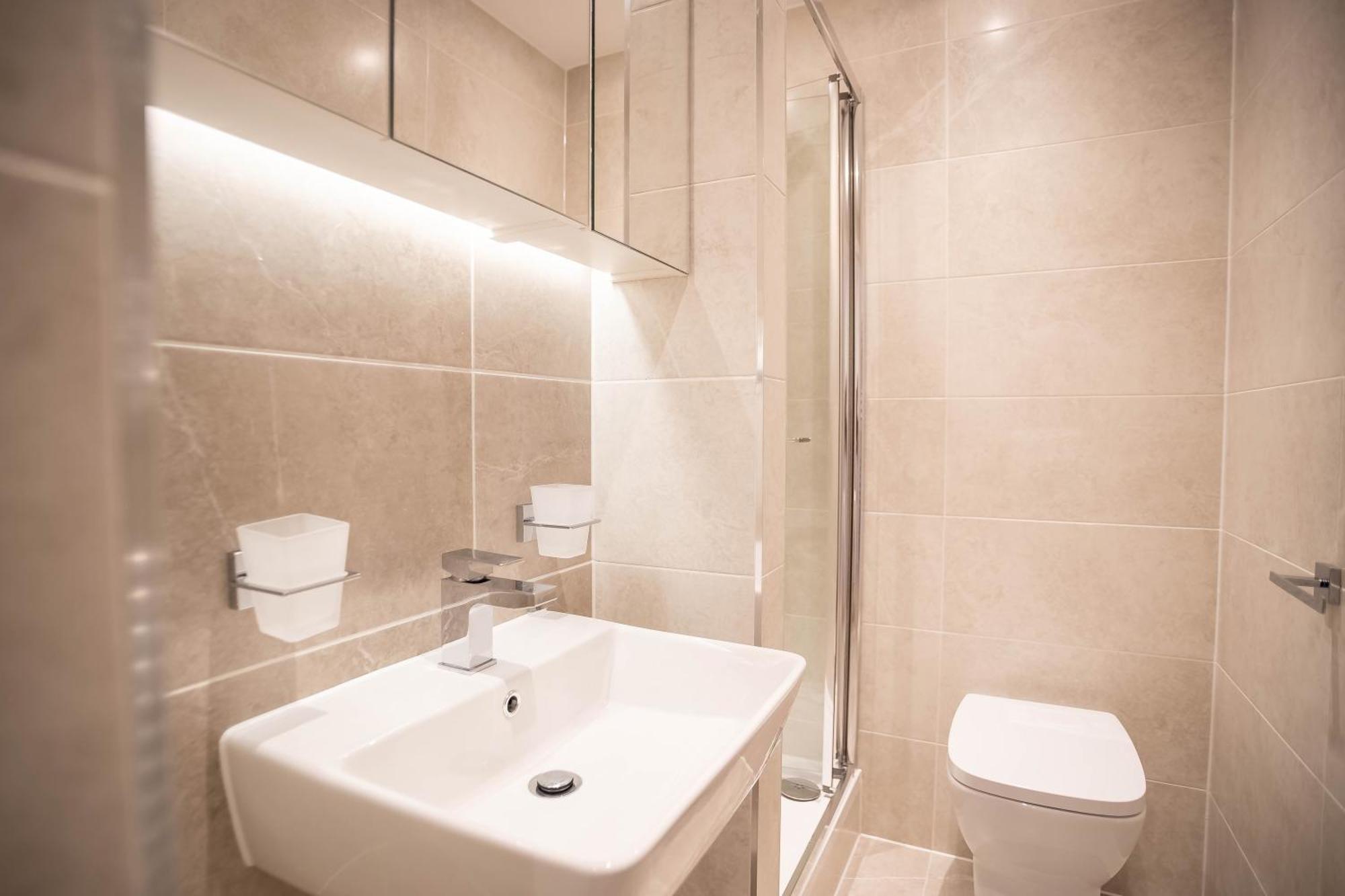 Deluxe Chic 1 2 Bed Apts Near Heathrow Legoland Windsor Sloughヴィラ エクステリア 写真