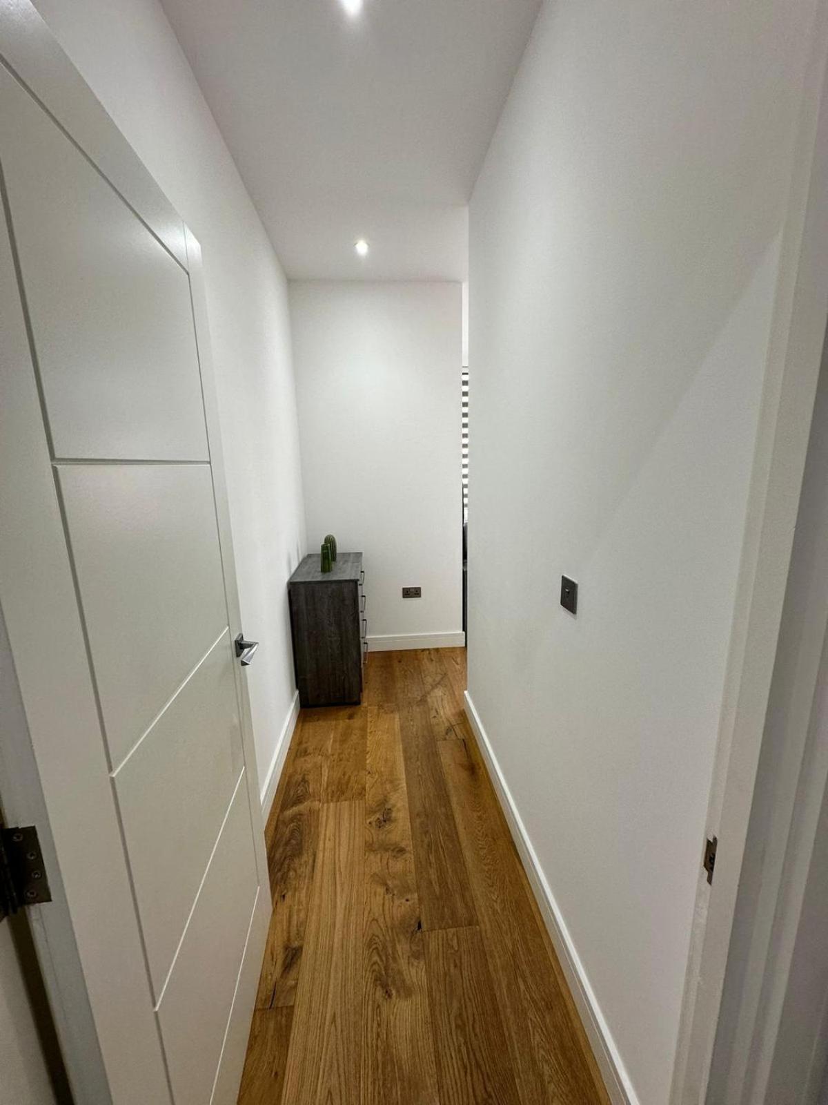 Deluxe Chic 1 2 Bed Apts Near Heathrow Legoland Windsor Sloughヴィラ エクステリア 写真