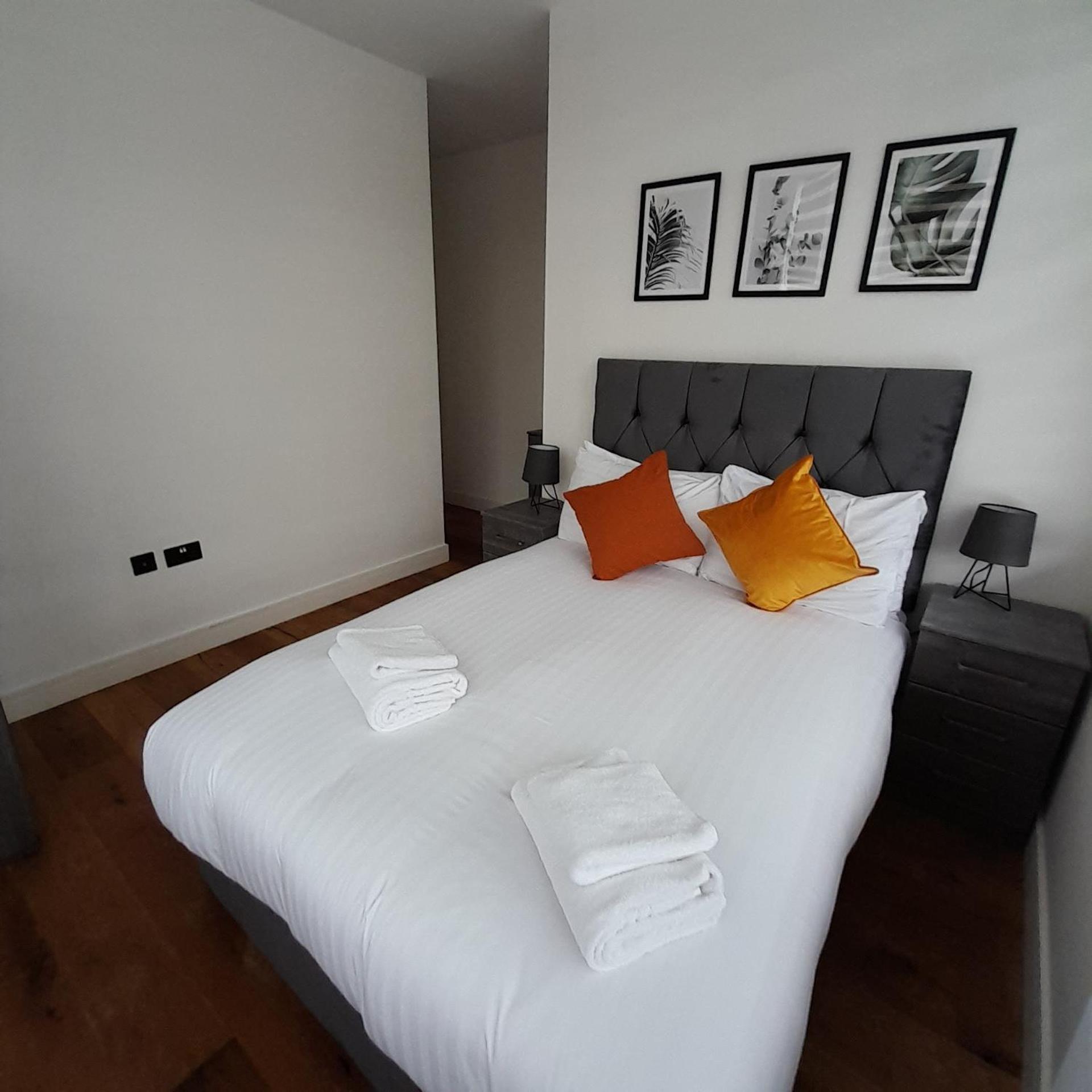 Deluxe Chic 1 2 Bed Apts Near Heathrow Legoland Windsor Sloughヴィラ エクステリア 写真