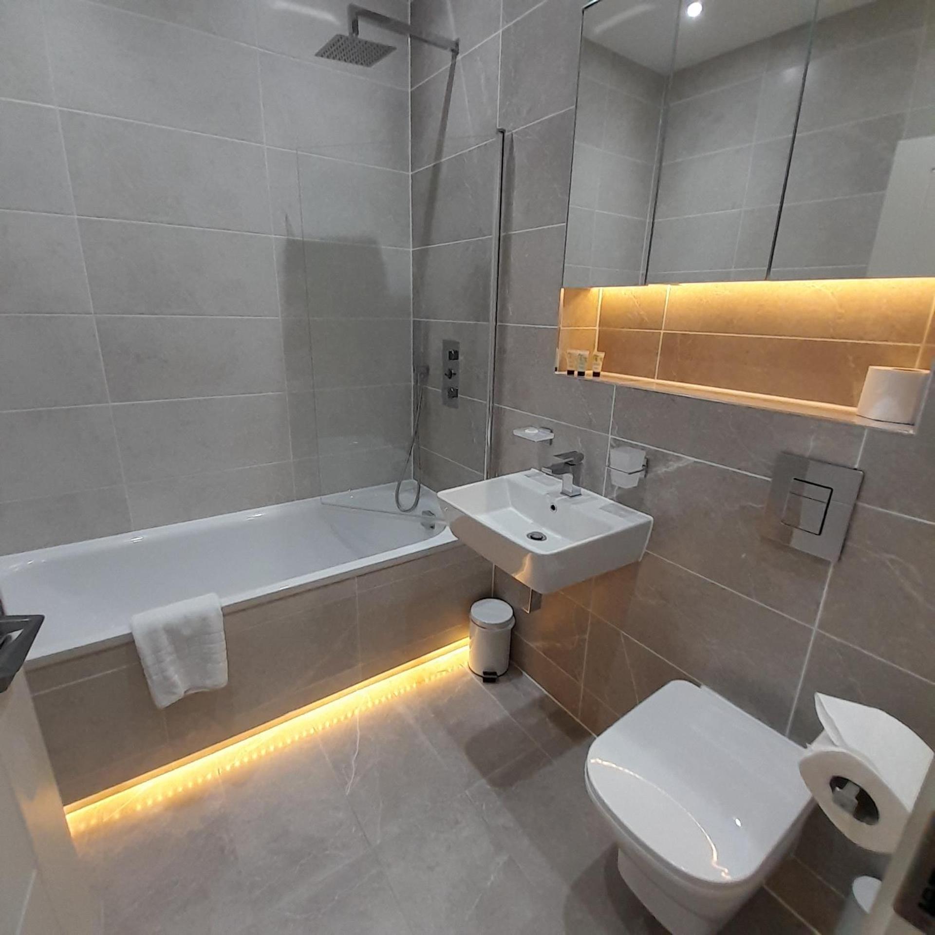 Deluxe Chic 1 2 Bed Apts Near Heathrow Legoland Windsor Sloughヴィラ エクステリア 写真