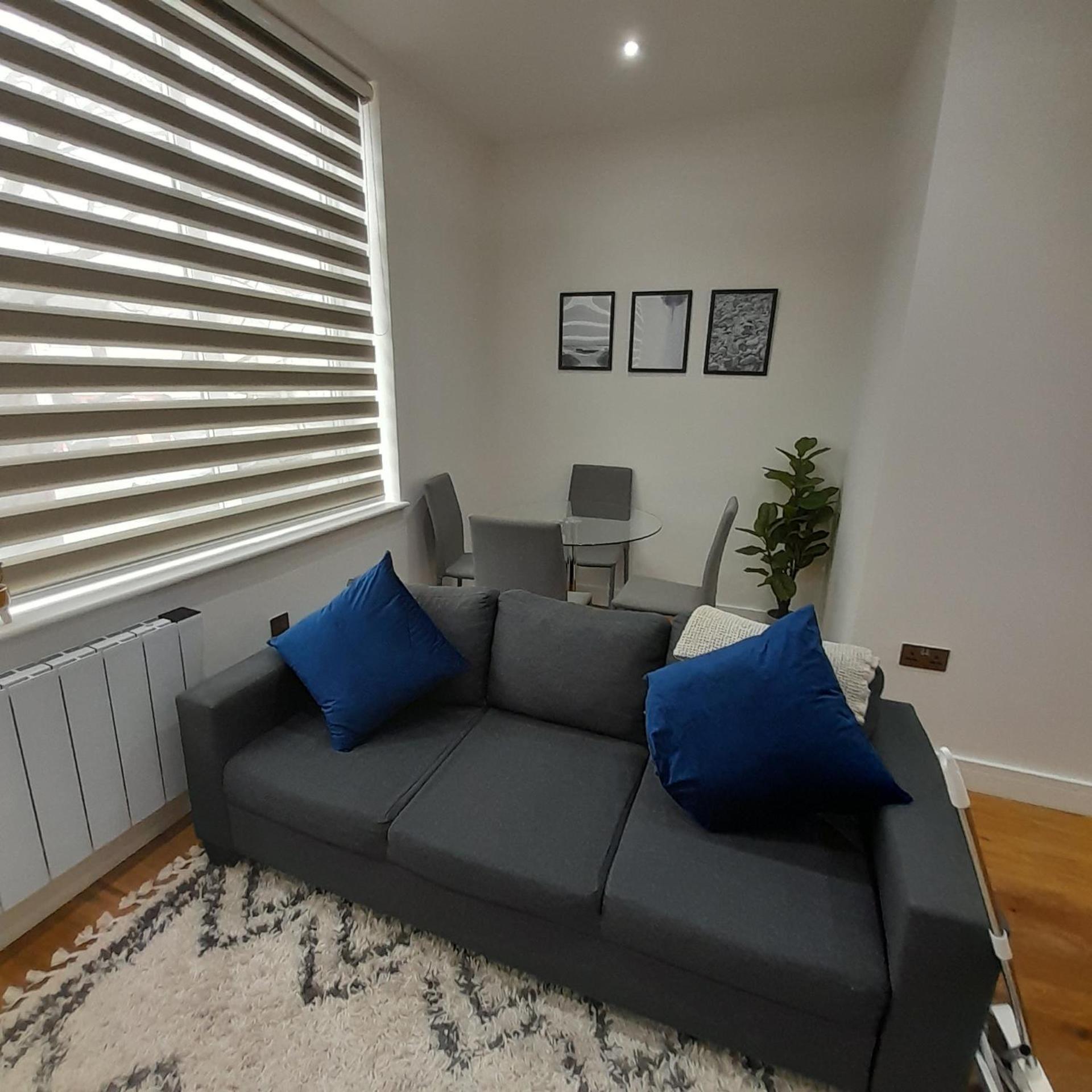 Deluxe Chic 1 2 Bed Apts Near Heathrow Legoland Windsor Sloughヴィラ エクステリア 写真