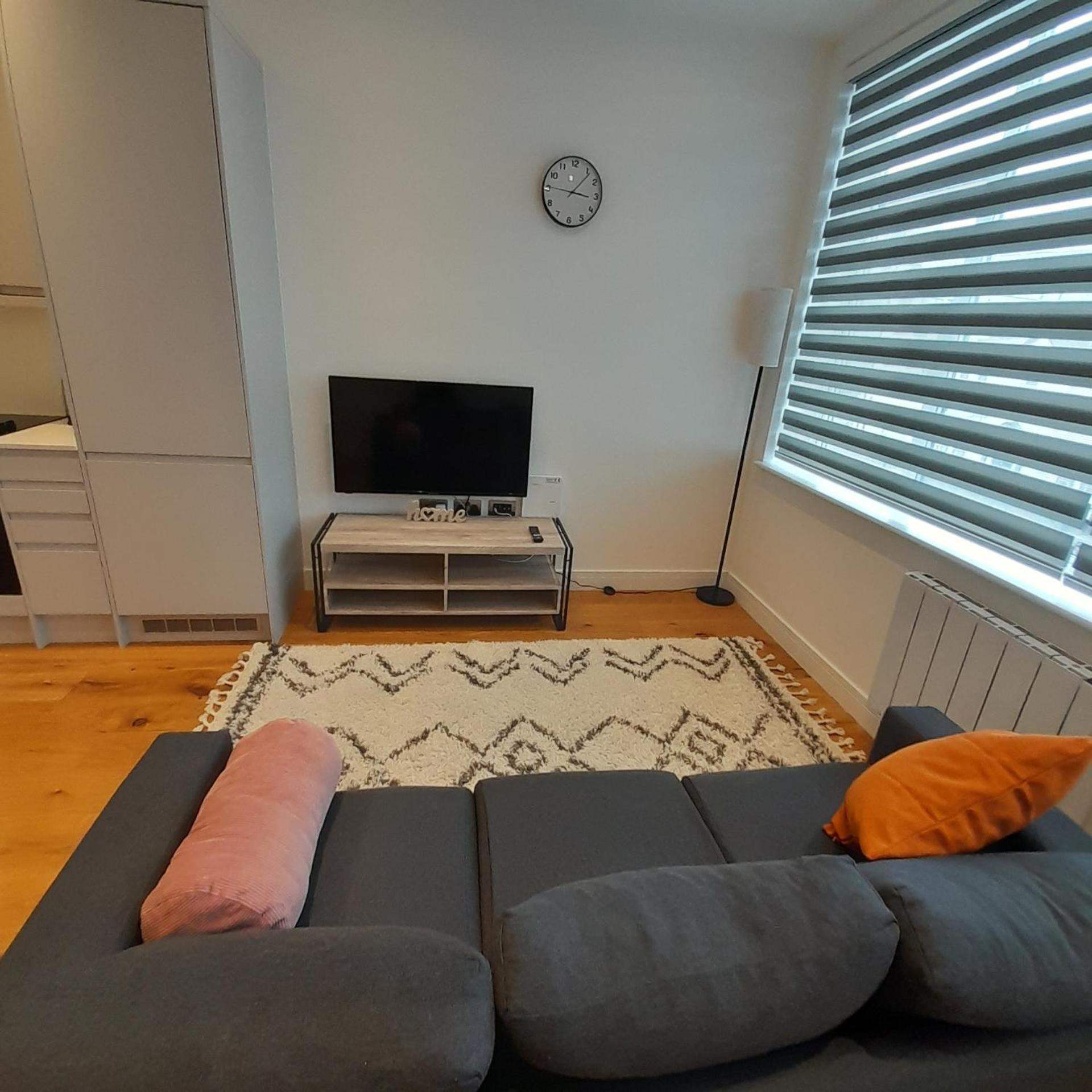 Deluxe Chic 1 2 Bed Apts Near Heathrow Legoland Windsor Sloughヴィラ エクステリア 写真