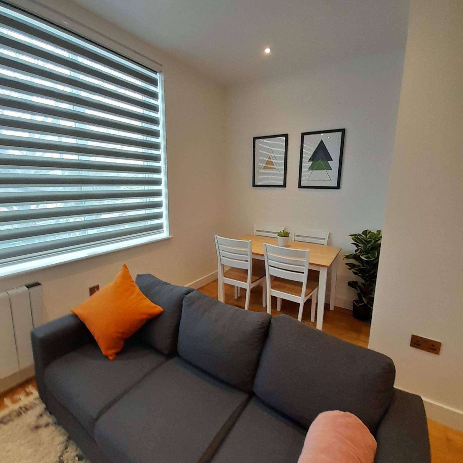 Deluxe Chic 1 2 Bed Apts Near Heathrow Legoland Windsor Sloughヴィラ エクステリア 写真