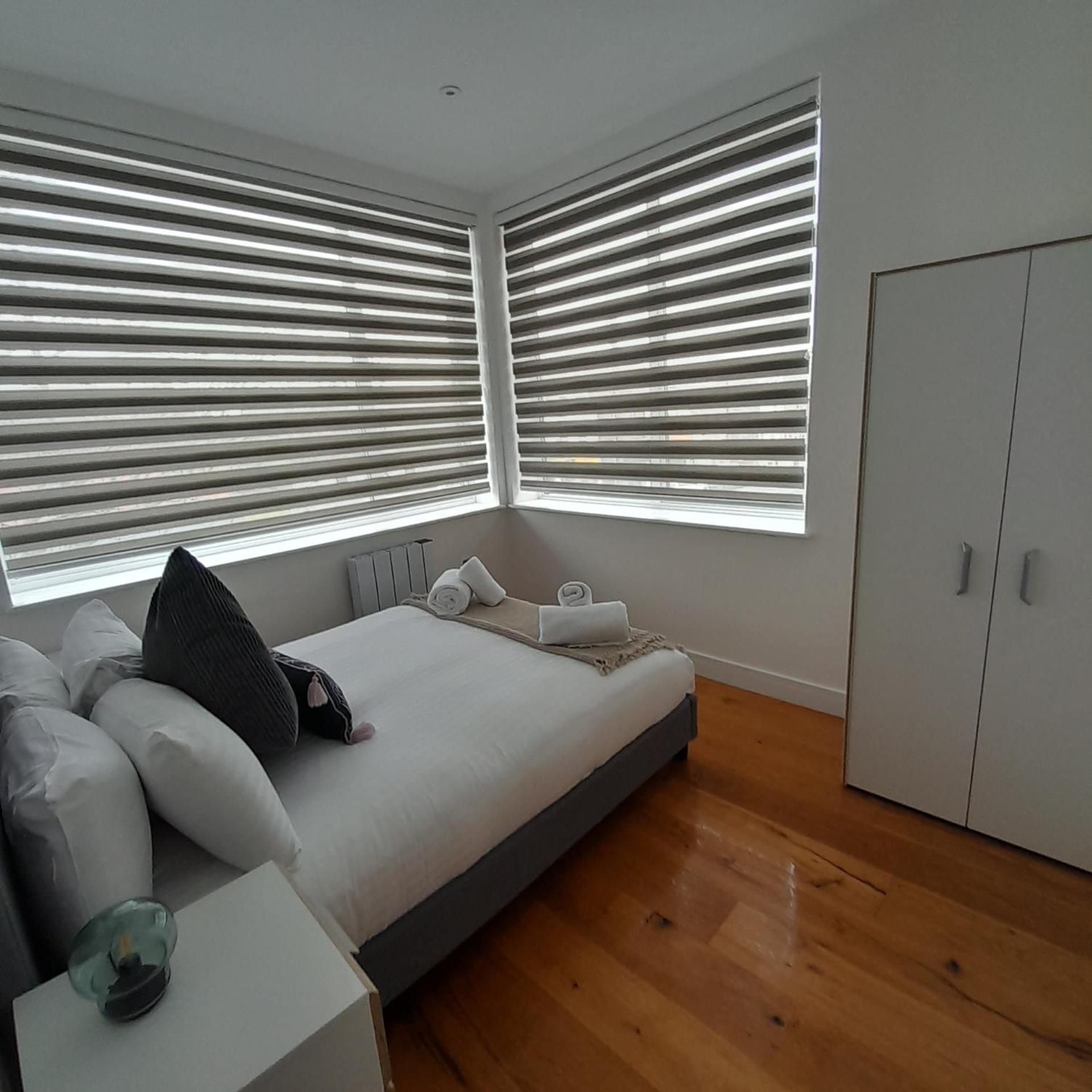 Deluxe Chic 1 2 Bed Apts Near Heathrow Legoland Windsor Sloughヴィラ エクステリア 写真