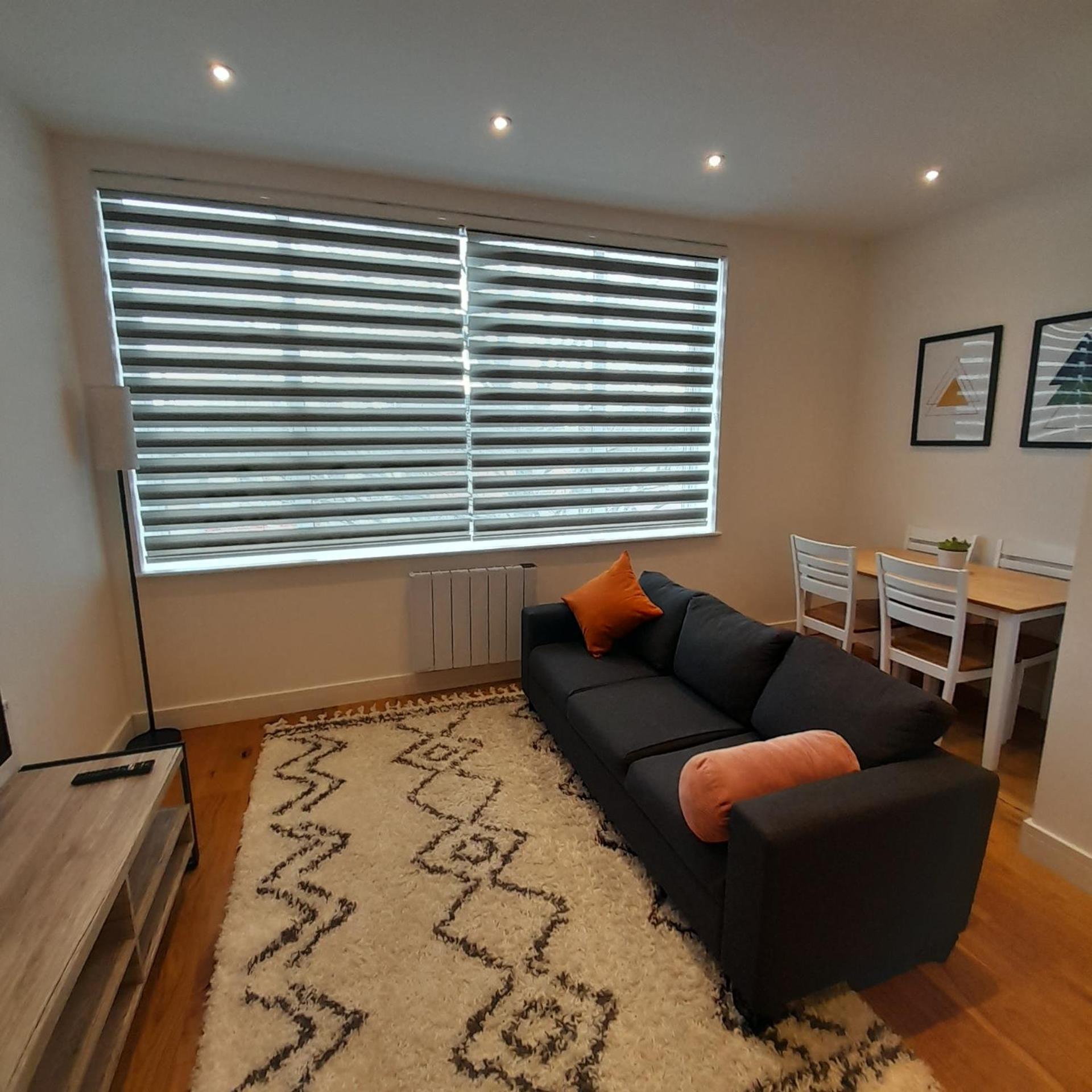 Deluxe Chic 1 2 Bed Apts Near Heathrow Legoland Windsor Sloughヴィラ エクステリア 写真